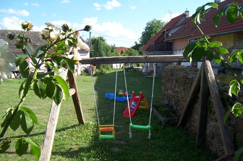 Podkrovi V Jihoceskem Statku Nemejice Kültér fotó